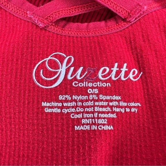 SUZETTE RED RIBBED STRETCH CROP TOP SLEEVELESS FITTED KEYHOLE NECKLINE - Picture 8 of 8